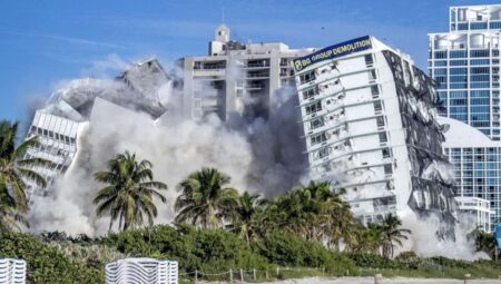 Miami efsanesine veda! John F. Kennedy’nin kaldığı Deauville Hotel yıkıldı