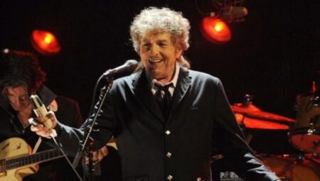 Amerikalı müzisyen ve yazar Bob Dylan hayranlarından özür diledi! 540 bin dolarlık…
