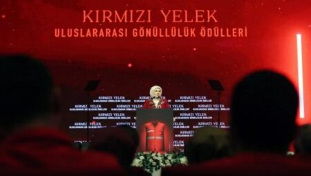 Emine Erdoğan Kızılay’ın ‘Kırmızı Yelek Uluslararası Gönüllülük Ödül Töreni’nden paylaşım yaptı