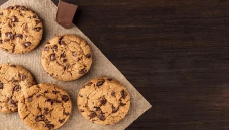 Airfryer çikolatalı pratik kurabiye nasıl yapılır? Airfryer’da damla çikolatalı kurabiye tarifi