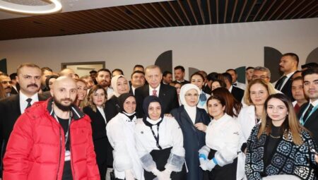 Emine Erdoğan’dan sağlık çalışanlarıyla iftar paylaşımı geldi